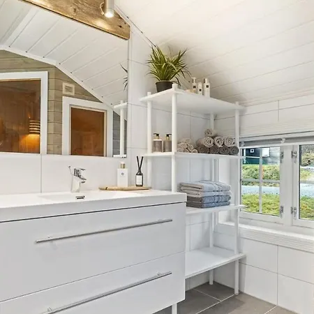 Spacious Modern In A Quiet Setting On Voss